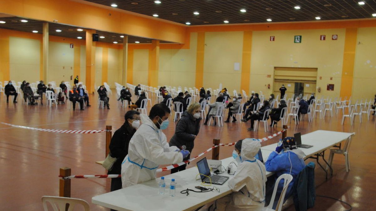 El dispositivo en el Pavelló Firal de Mollerussa para el cribado.