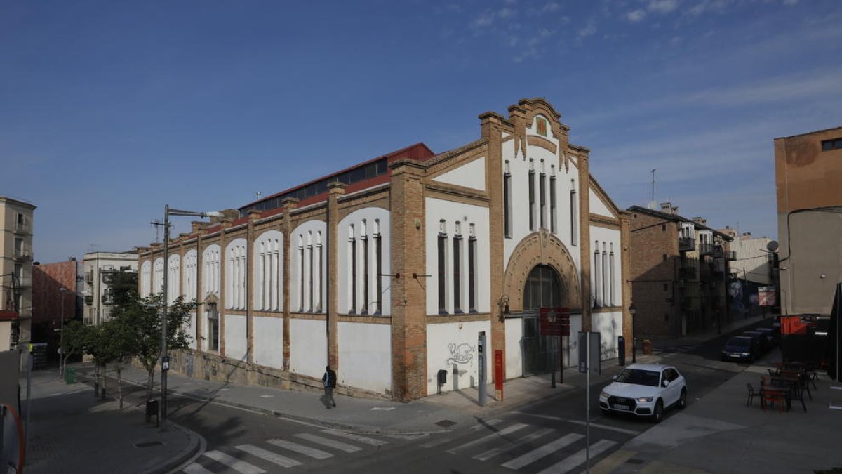 L’edifici modernista del Mercat del Pla, que porta més de tres anys i mig en desús.