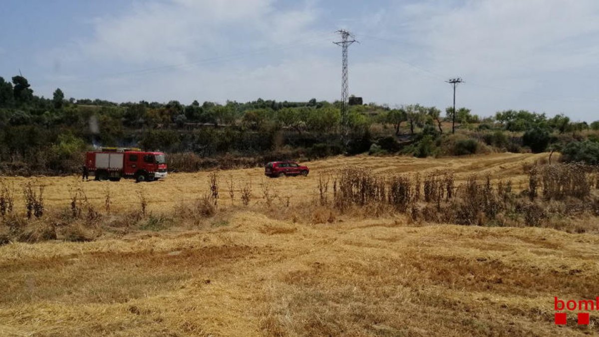 En l’extinció van treballar sis dotacions i un helicòpter.