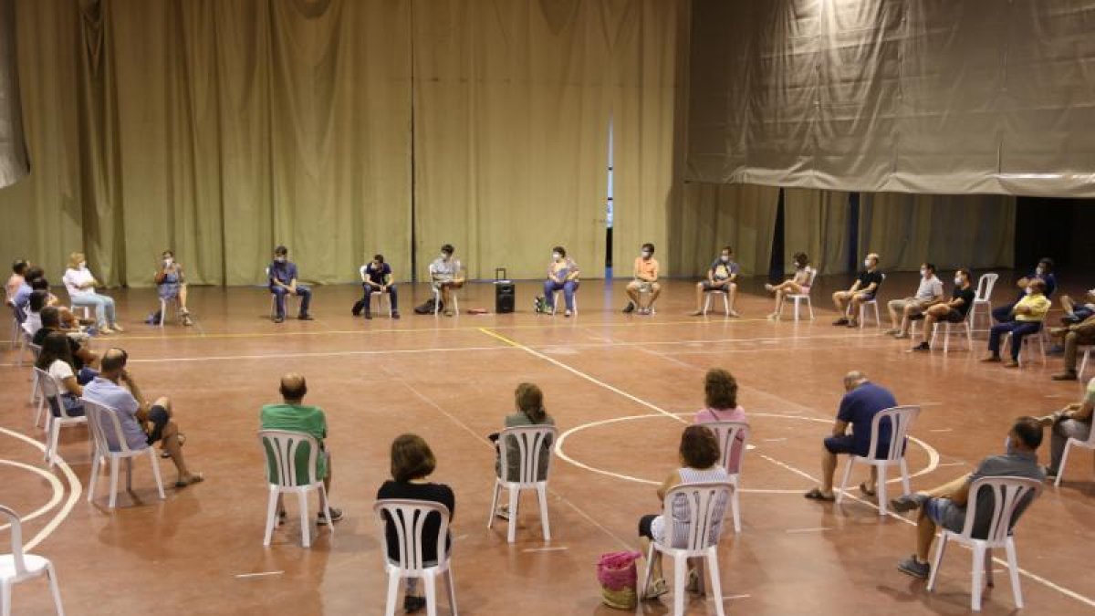 Imatge de la reunió ahir a la nit al Palau per preparar la campanya de la fruita en plena pandèmia.