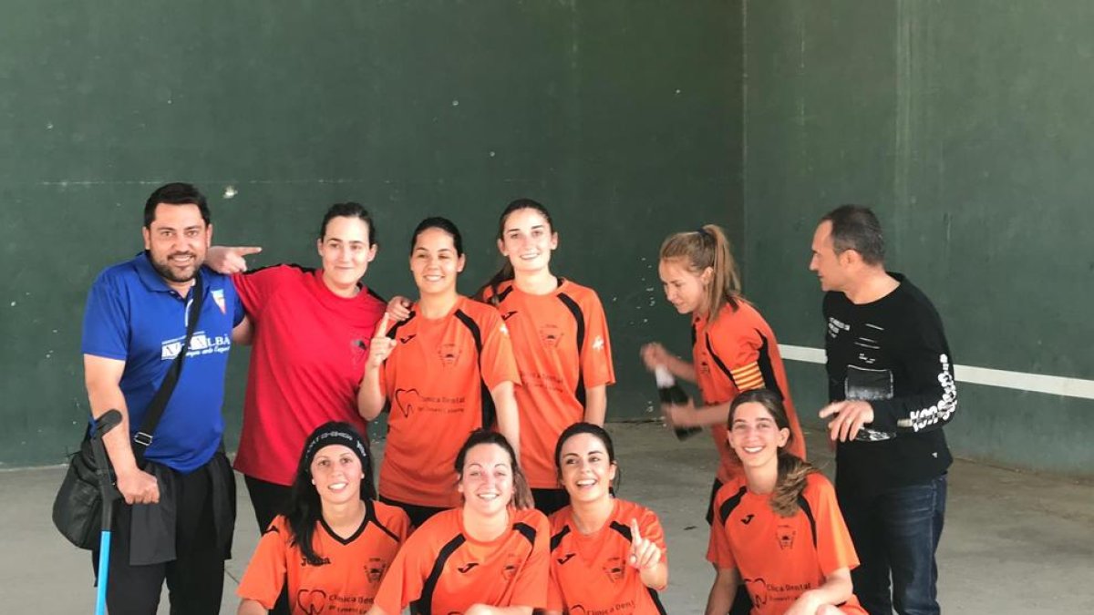Las jugadoras del SGM Femení Ponent, tras el título de Liga que obtuvieron el pasado lunes.