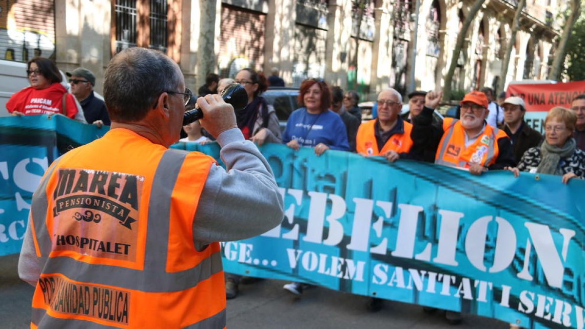 Unas 200 personas participaron en la marcha de Marea Blanca.