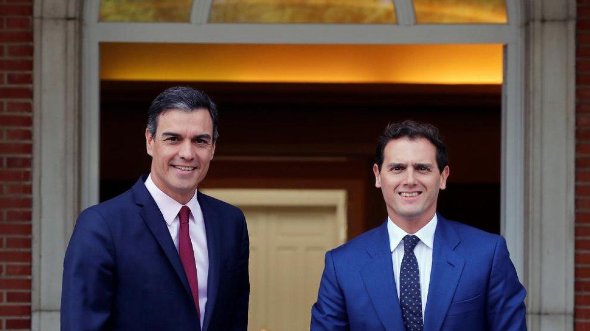 Sánchez obté un rotund ‘no’ de Rivera a la investidura, que sí que negociarà amb Iglesias
