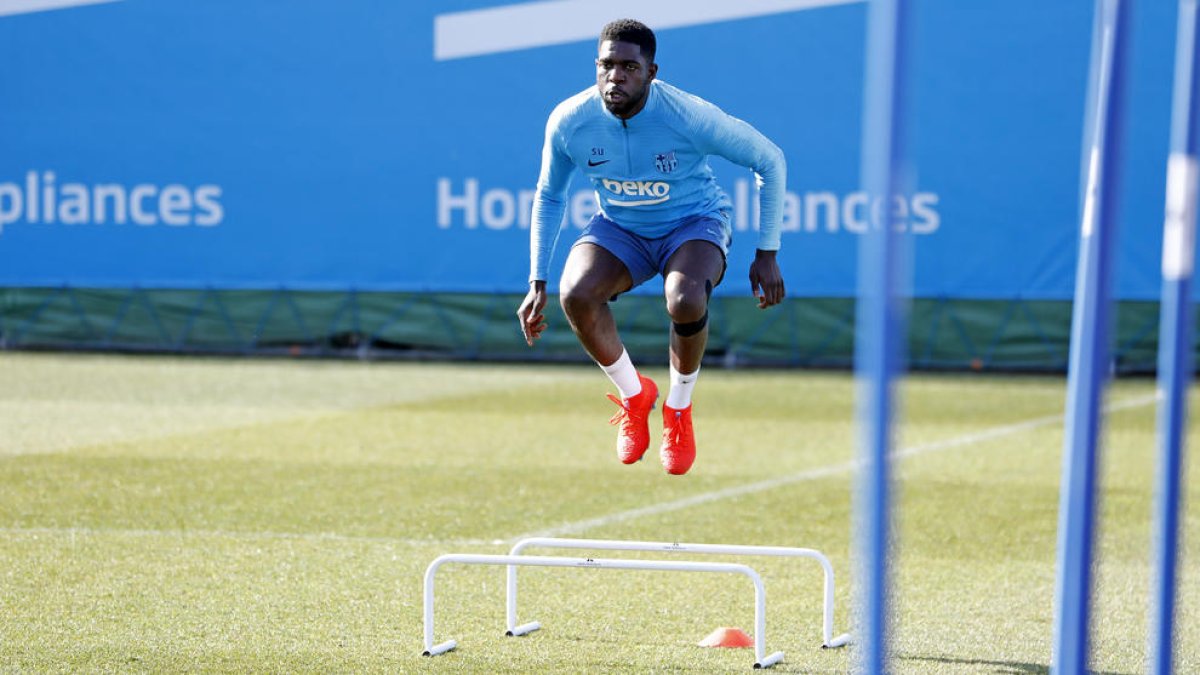 Samuel Umtiti, durant l’entrenament d’ahir a la Ciutat Esportiva.