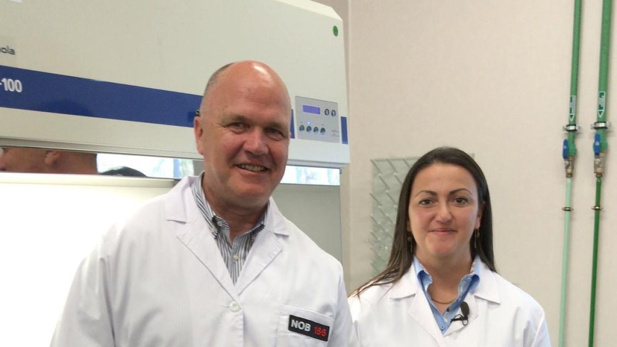 Crean un potente antimicrobiano que protege tejidos de COVID-19 durante días