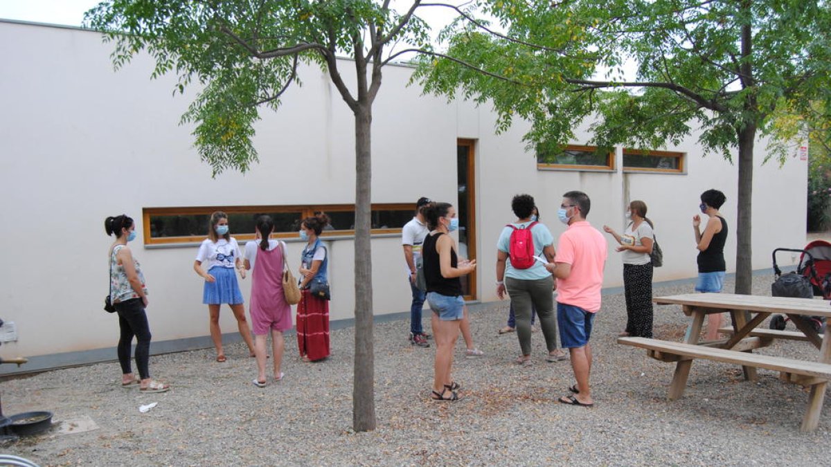 Familias de Linyola, en la guardería.