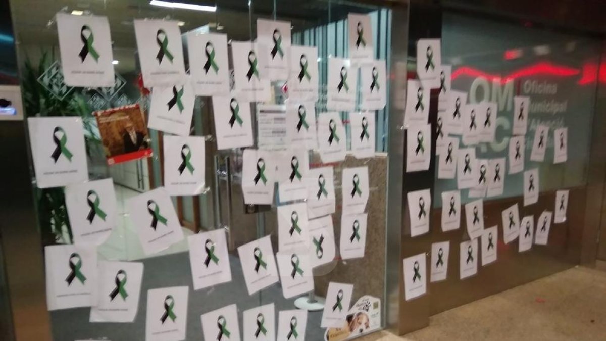 Veïns de la Mariola empaperen l'OMAC