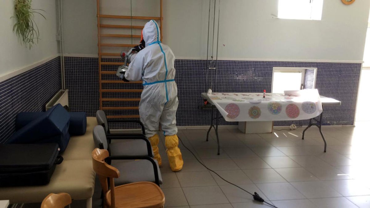 L'Exèrcit desinfecta la residència Comtes d'Urgell de Balaguer