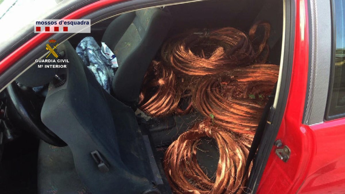 Imatge de part del coure que van recuperar els Mossos i la Guàrdia Civil.