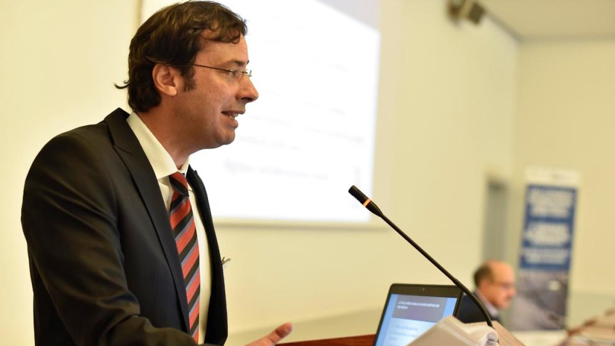 Els experts alerten del risc de l'ús comercial de les dades genètiques