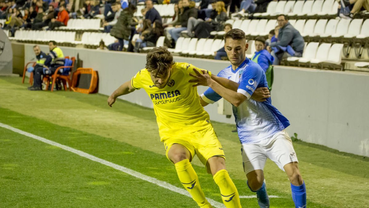 Xemi, en el moment en què enviava un potent obús per marcar el 2-0.
