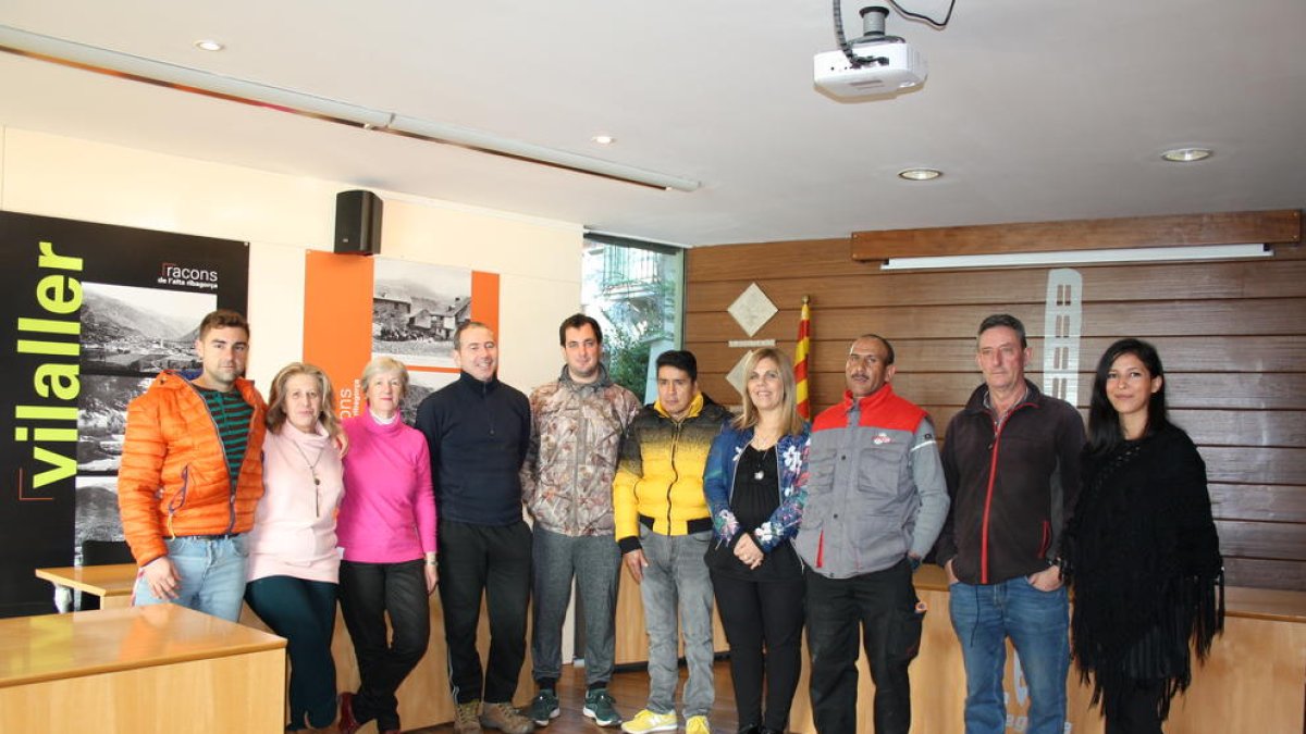 Erta (4a per la dreta), amb contractats pel consell comarcal.