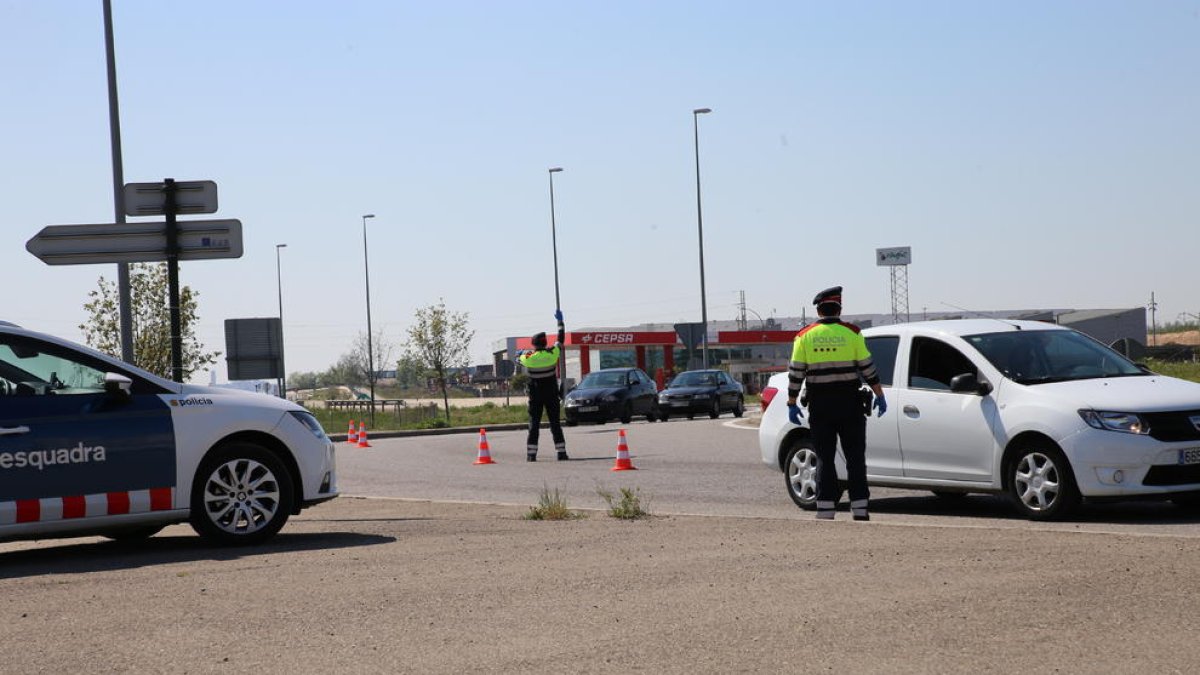 Imatge d’un control dels Mossos d’Esquadra dijous a l’Ll-11 a l’altura dels Alamús.