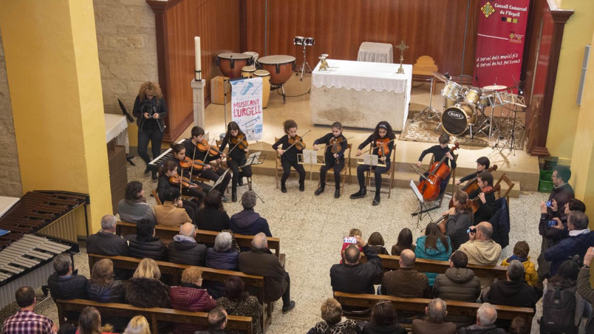El público llenó hasta la bandera la iglesia de la Transfiguració de Rocafort de Vallbona.