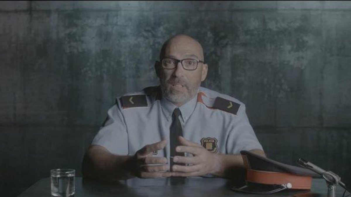 Els Mossos d’Esquadra van recórrer a les càmeres de seguretat de la residència per trobar l’assassí.