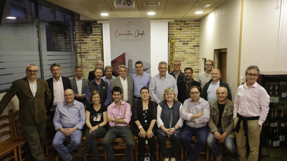Saltó i la majoria de membres de la seua llista es van congregar ahir a la nit a la seu de la penya El Sogall.
