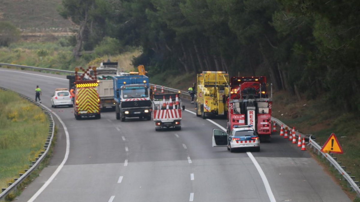 Dos hombres muertos tras un accidente entre camiones en la AP-7