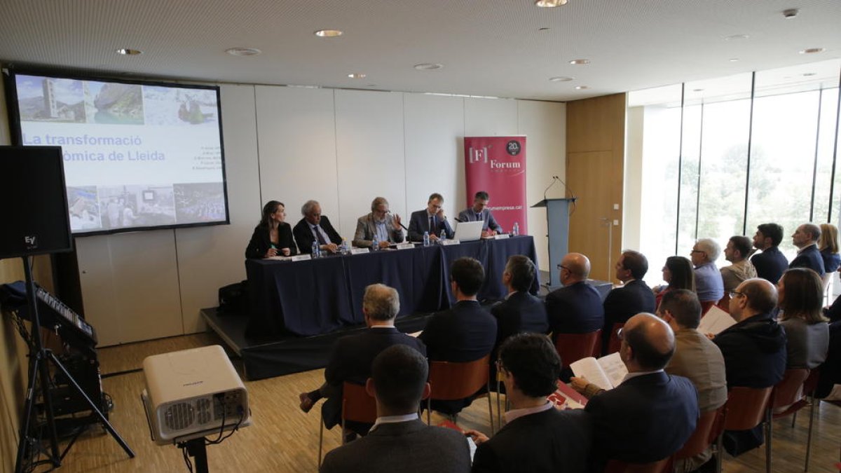 Moment de la presentació de l’estudi a la Llotja.