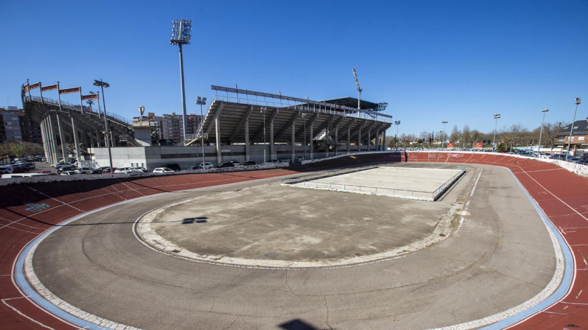El Camp d’Esports, aparte de estadio y velódromo, tenía piscinas, pistas de tenis, frontón y gimnasio.