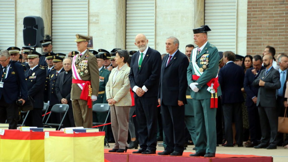 El leridano Pedro Garrido (d) y la delegada Teresa Cunillera, entre otras autoridades, ayer.