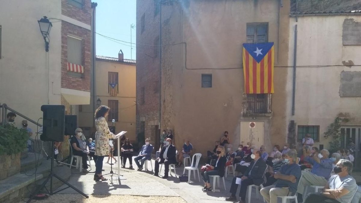 Isona i Conca Dellà homenajeó ayer a sus vecinos que tuvieron que huir durante la Guerra Civil.