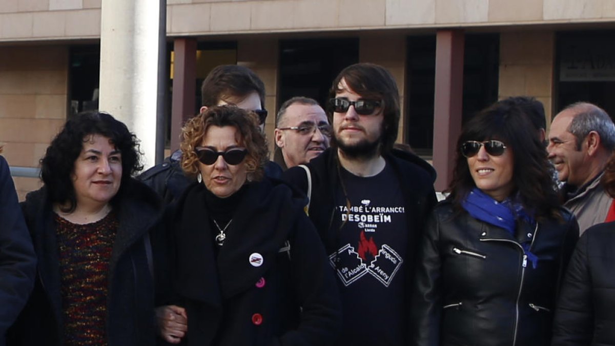 Rosa Peñafiel, a la derecha.
