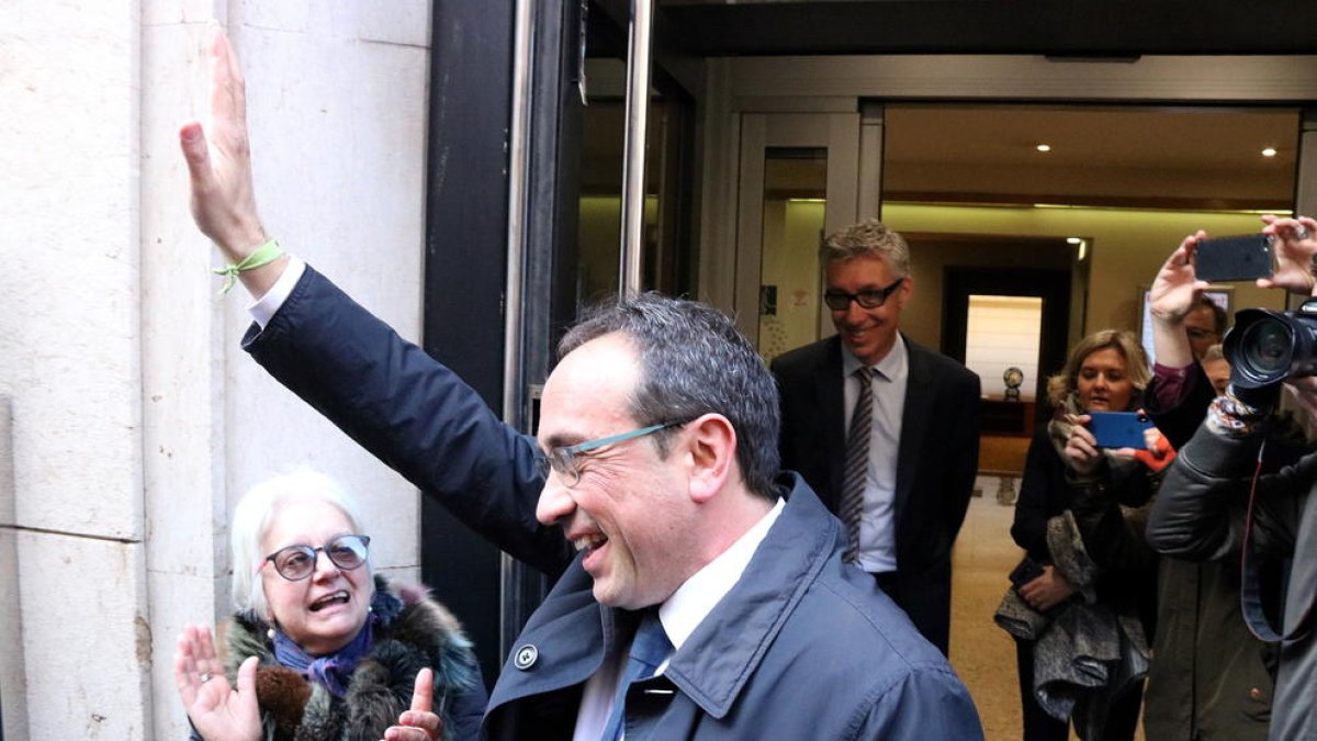 Josep Rull saluda a la seua arriba a la Mutua Terrassa.