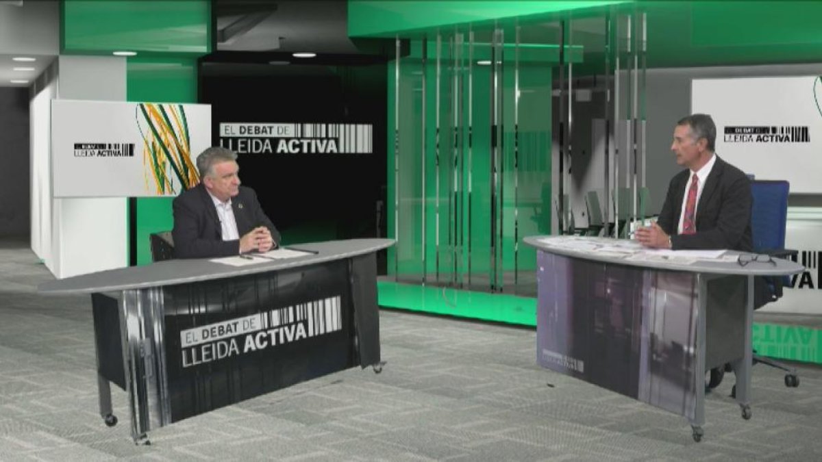 El president de la Cambra, Jaume Saltó, amb Josep Maria Sanuy.