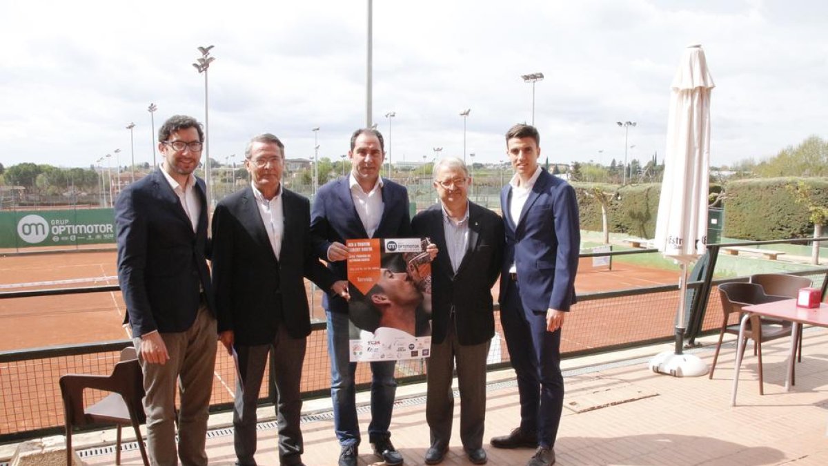 Albert Costa, ayer junto a dirigentes y autoridades durante la presentación del torneo.