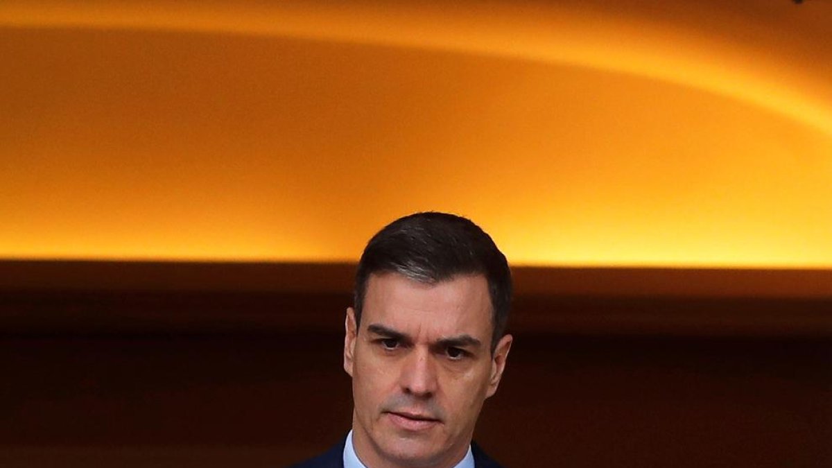 Sánchez anuncia un plan de choque frente al coronavirus y pide serenidad