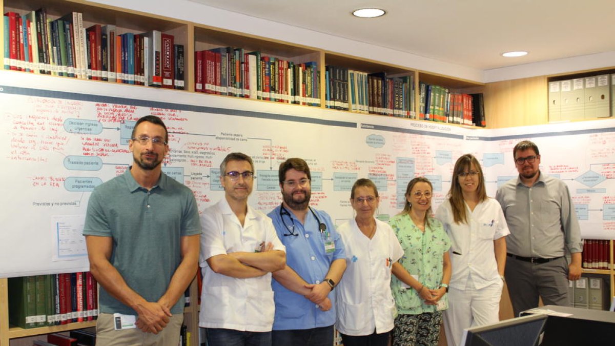 Foto de família de participants en el pla de millora dels processos d’hospitalització.