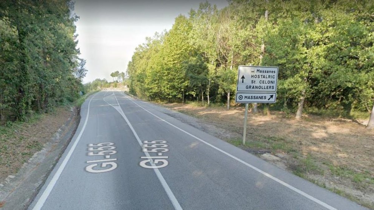Tram de la carretera GI-555 a prop de Massanes.