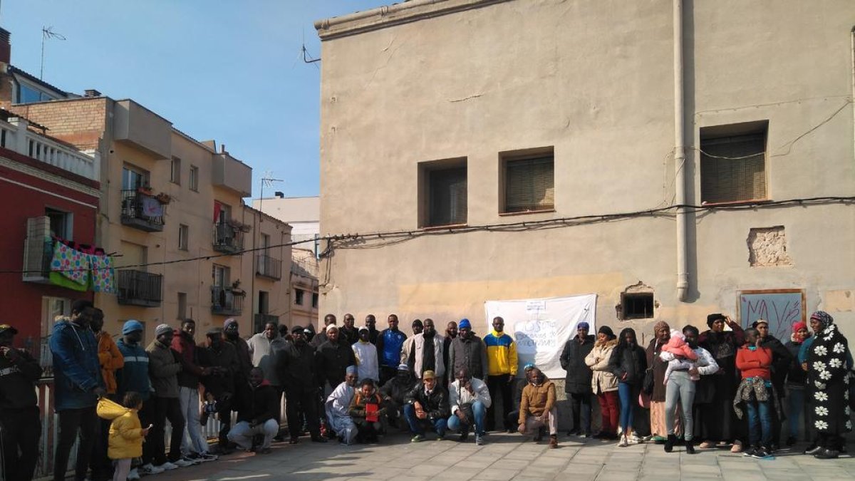 Protesta contra la retirada de la custodia de dos hijos a una familia