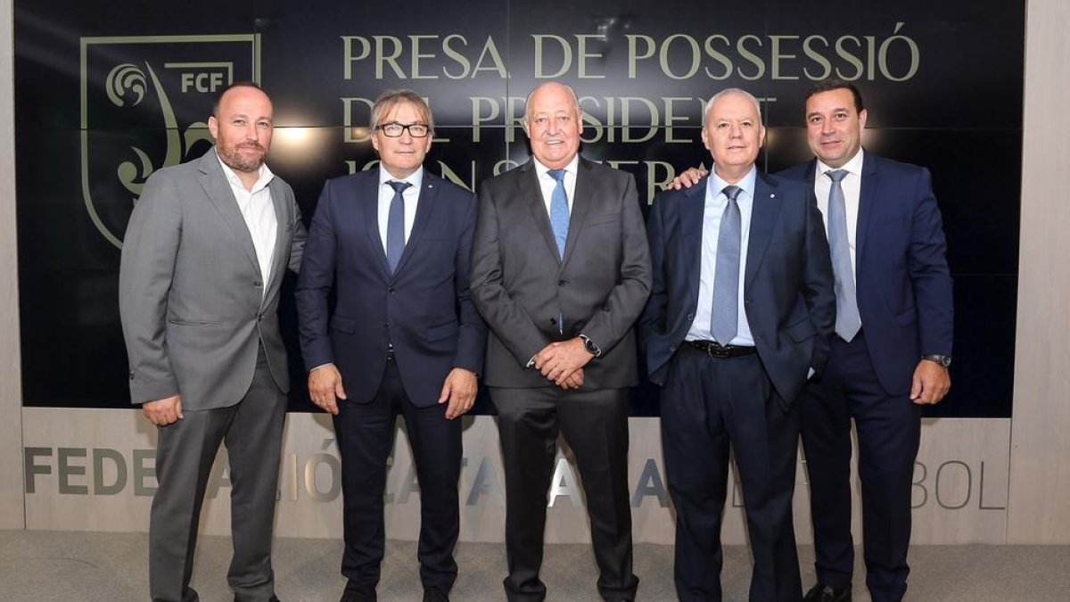 Terés, segon per l’esquerra, al costat de Soteras, centre, durant la presa de possessió d’aquest el 2018.
