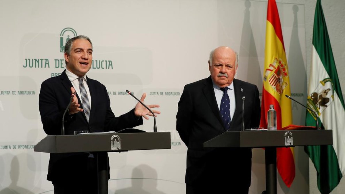 Els consellers andalusos Elías Bendodo i Jesús Aguirre.