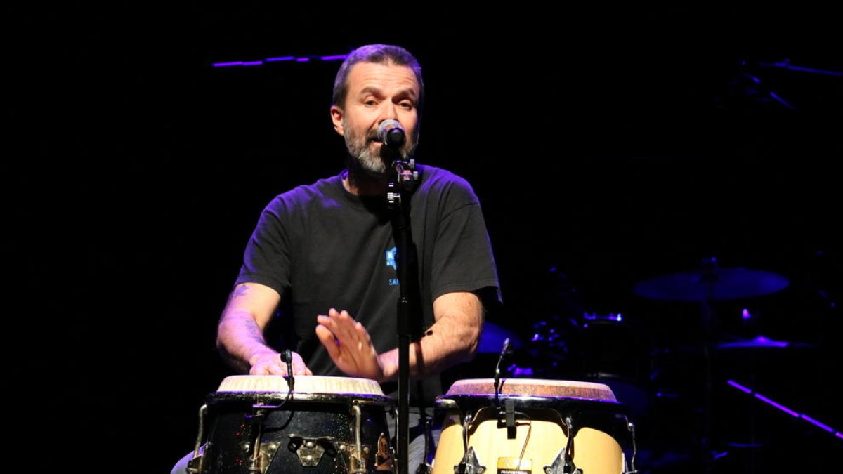 Pau Donés durante un concierto.