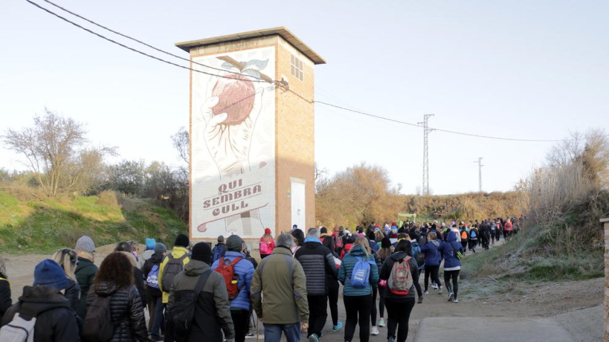 Els participants van poder observar els murals artístics que han fet que Penelles s’hagi convertit en un referent turístic.