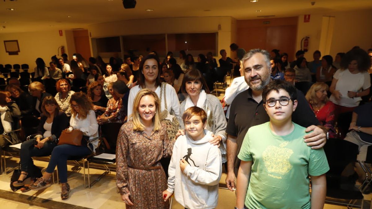 Marc Taurel, en el centro, abrió ayer el curso académico de la facultad de Enfermería de la UdL.