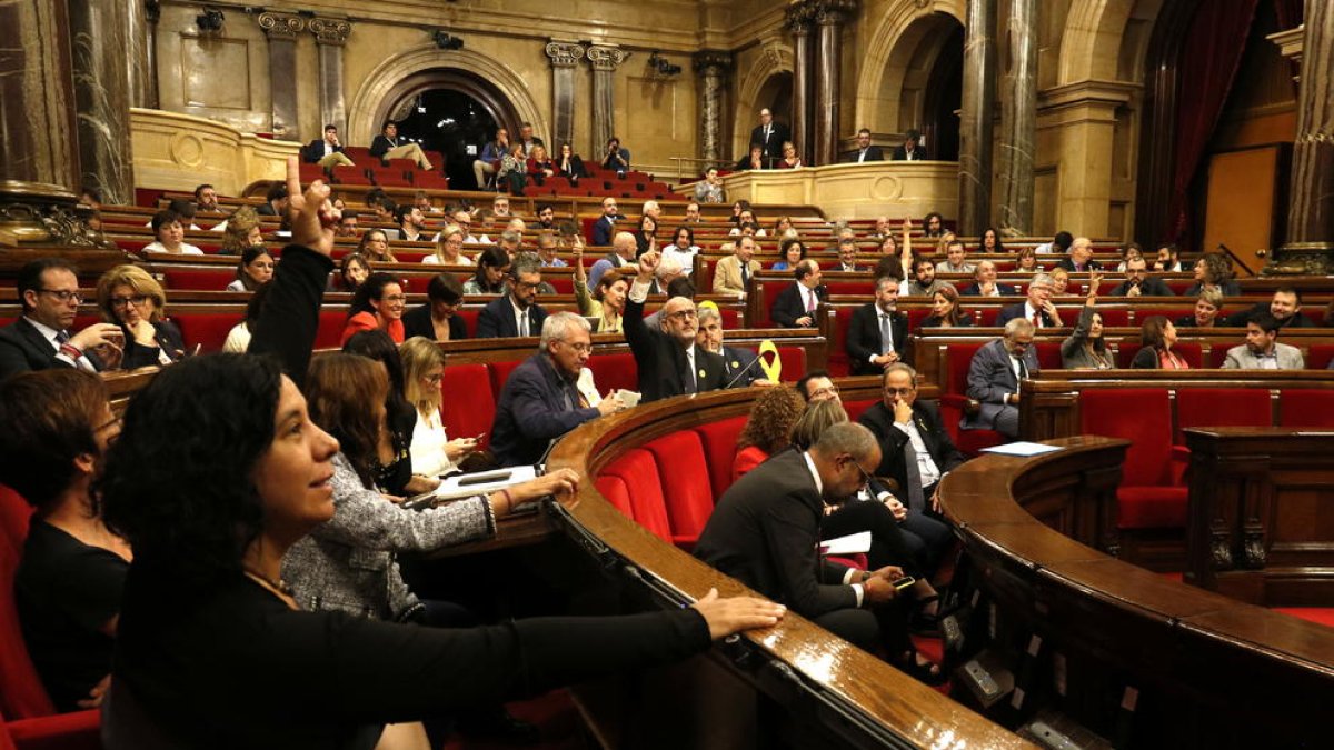 El Parlament aprova una moció per ampliar fins al 20% l'impost a les begudes ensucrades