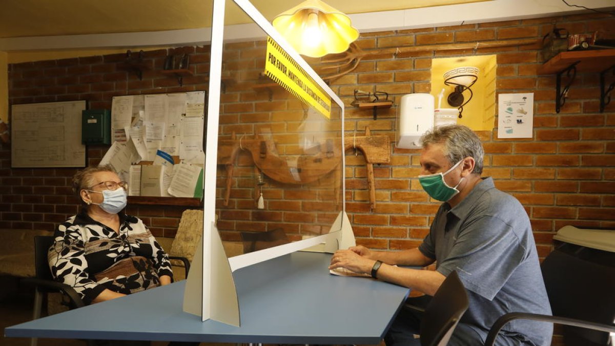 Una de les visites de familiars a la residència Vell d’Or d’Alpicat.