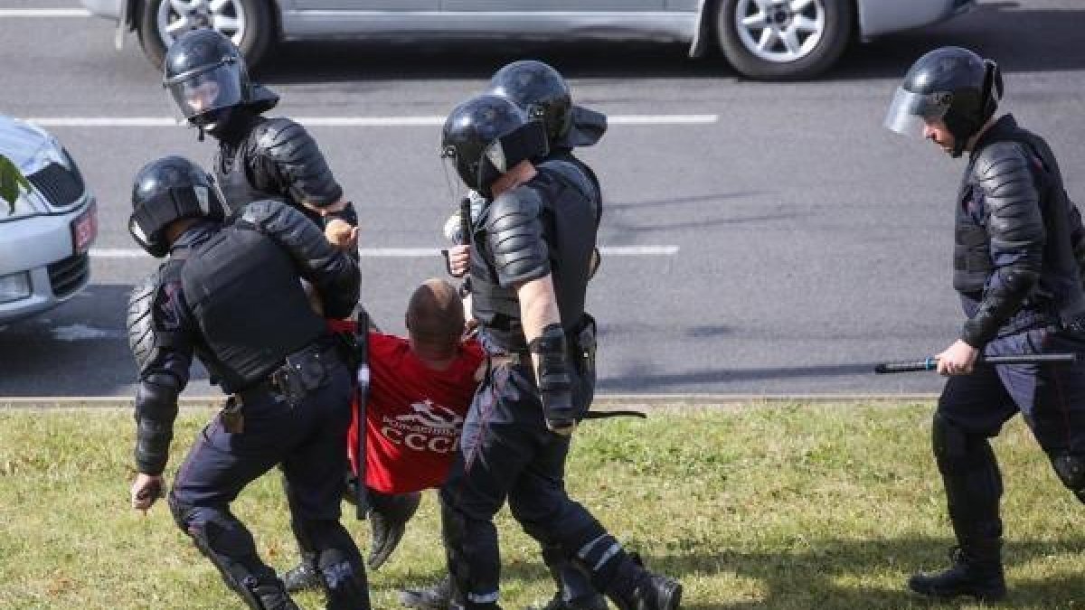 Imagen de manifestantes detenidos en Bielorrusia.