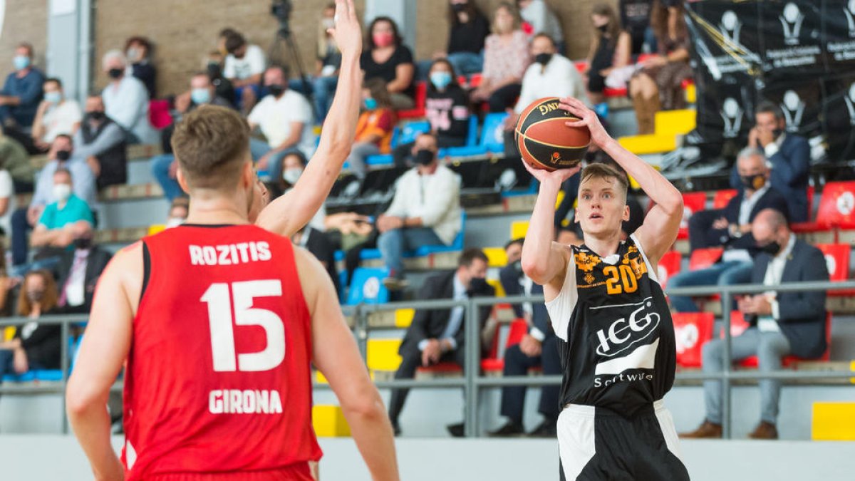 Kaspars Vecvagars despertó tarde pero fue clave para forzar la prórroga.