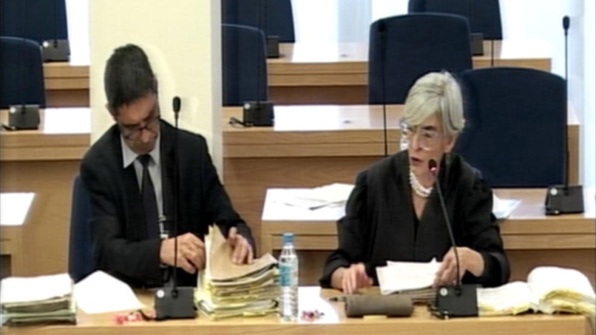 El major dels Mossos, Josep Lluís Trapero, i la seva advocada, Olga Tubau.