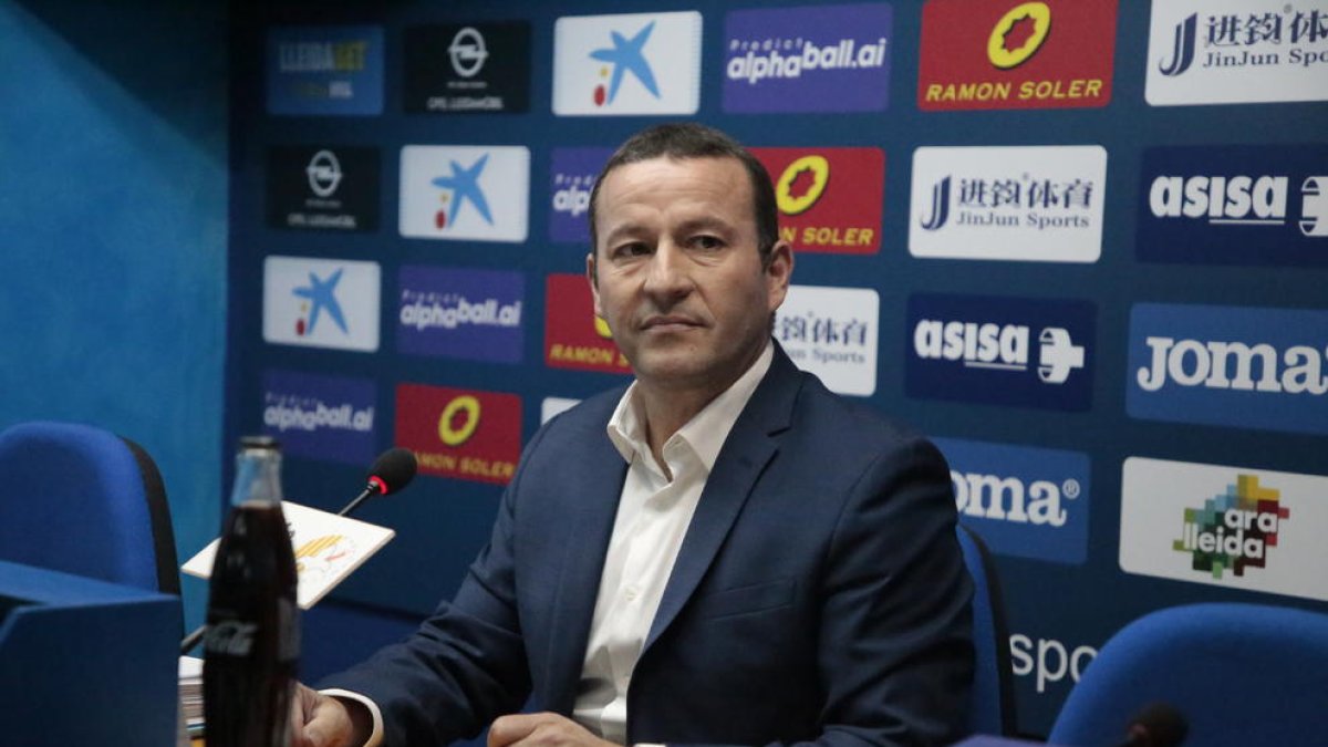 El presidente del Lleida, Albert Esteve, durante una comparecencia en el Camp d’Esports.