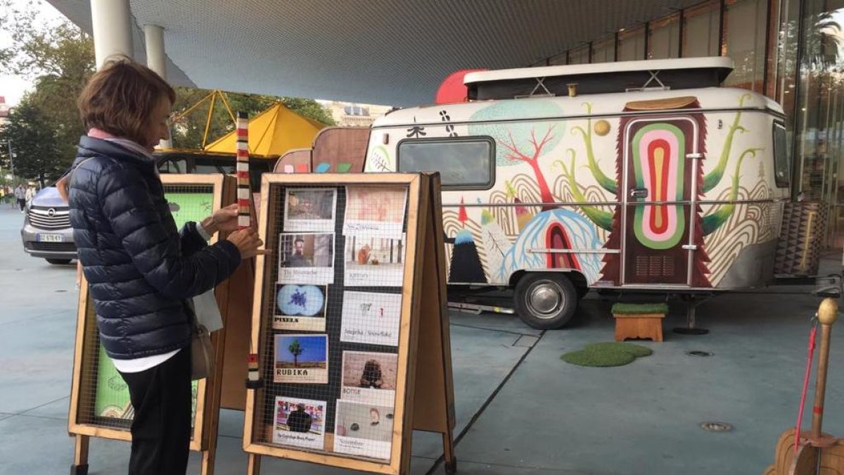 La caravana Puck, en el exterior del centro Botín de Santander.