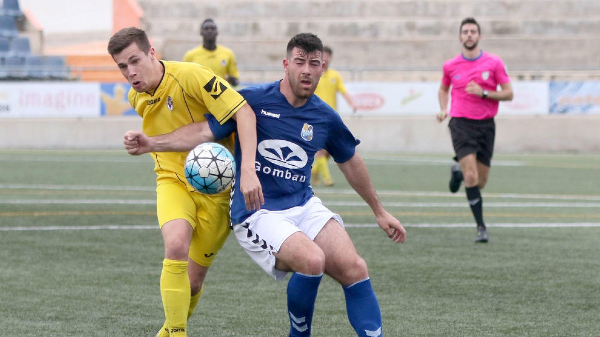 El Tàrrega va dominar el partit des de l’inici i només va cedir el control de la pilota al rival en els últims minuts de la primera part.