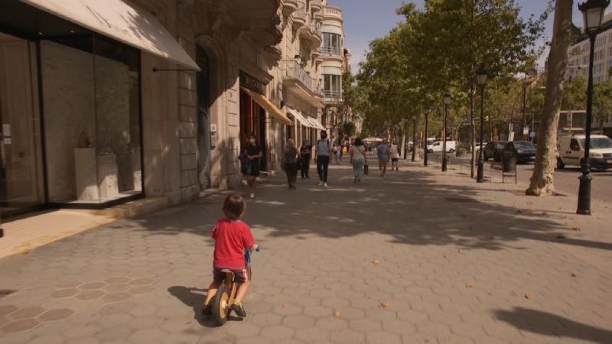 El Passeig de Gràcia de Barcelona, un punto neurálgico que se ha quedado casi vacío este verano.