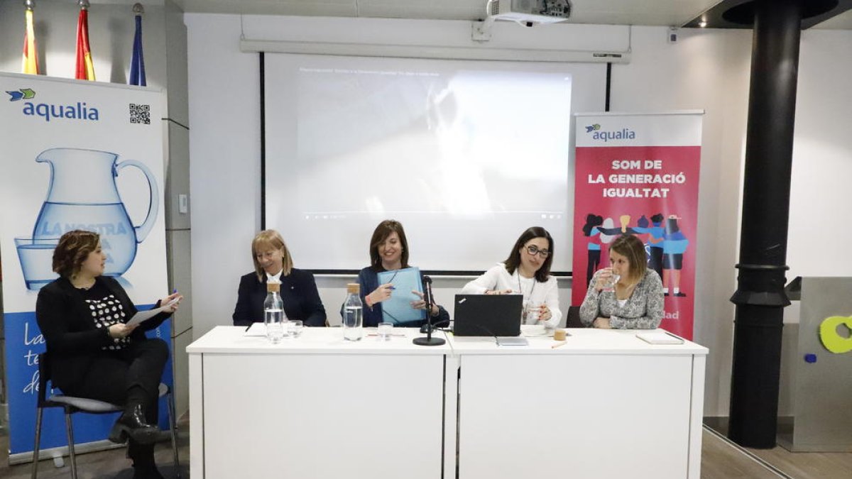 El debat ‘Diàlegs per la igualtat’, moderat per Mònica Mombiela.