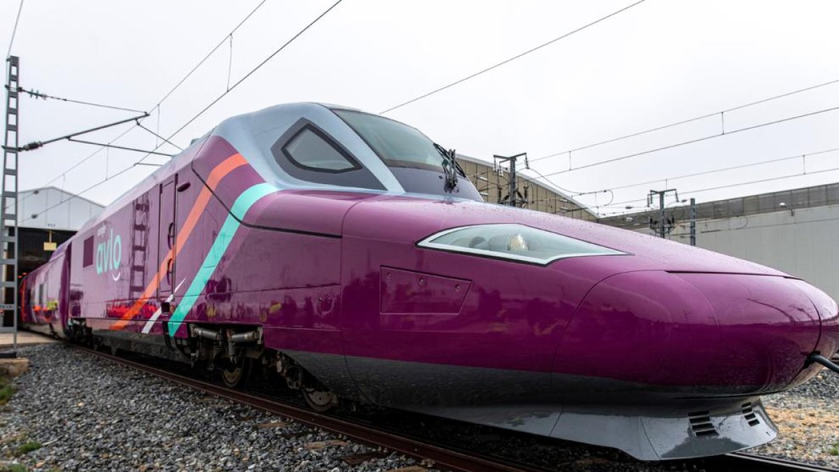 El tren AVLO serà de color morat, amb un 20% més de places, i no tindrà cafeteria ni classe preferent.