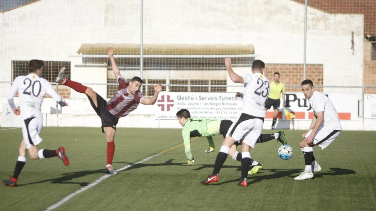 El Júpiter no va abaixar els braços en cap moment i va buscar el gol de l’empat a les Borges fins al xiulet final.